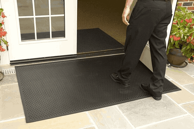 Outdoor mats installation in Dubai