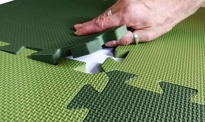 Green Light-green interlocking mats