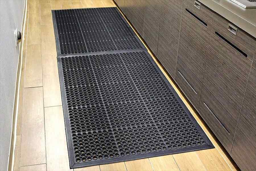 hollow mats in hotel