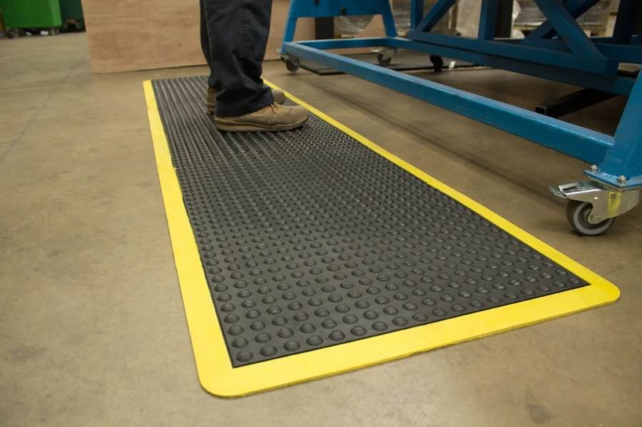 yellow black rubber stud mat